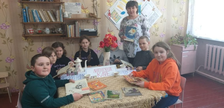 "Читали мамы, читали папы-теперь читаем мы".